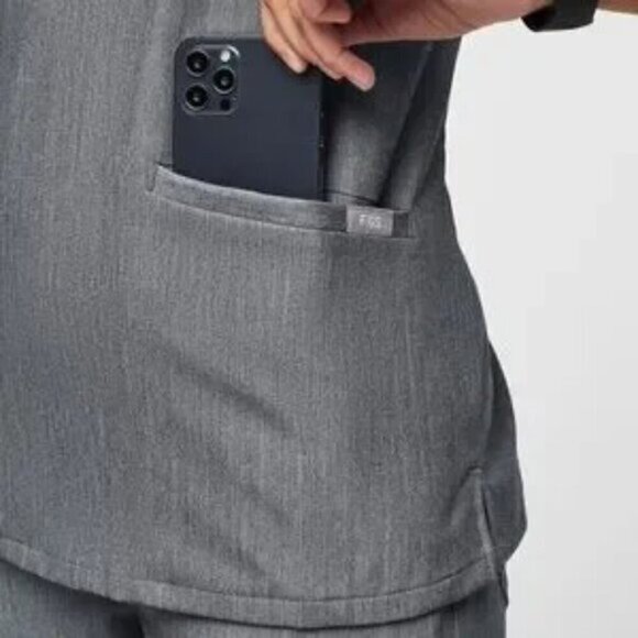 Figs Casma 3 Pocket Scrub Top Size Small NWT - Picture 3 of 12